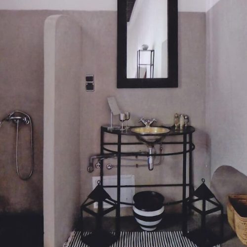 Bathroom sink