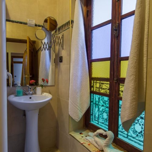 Bathroom sink