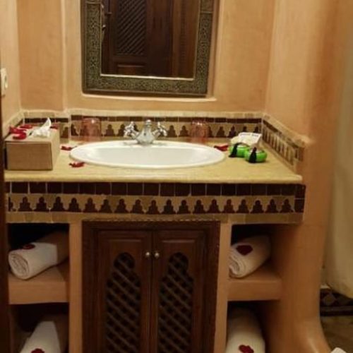 Bathroom sink