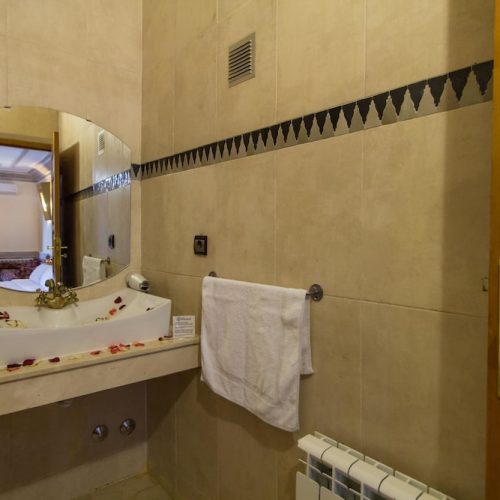 Bathroom sink