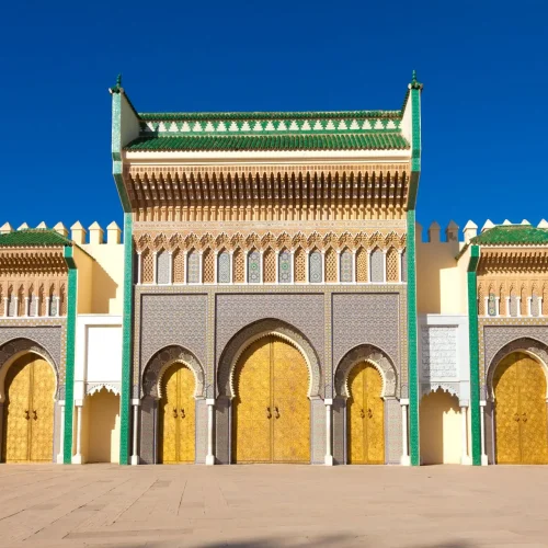 Die goldenen Türen von Dar el Makhzen, dem Königspalast in Fès, Marokko