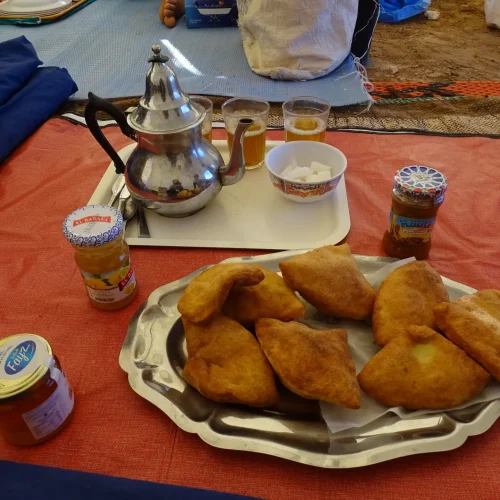 Mahlzeit beim Trekking in Marokko