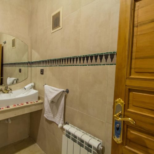 Bathroom sink